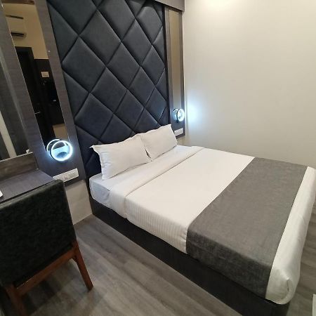 Hotel Classio Andheri - Near Dn Nagar Metro Station Bombay Extérieur photo