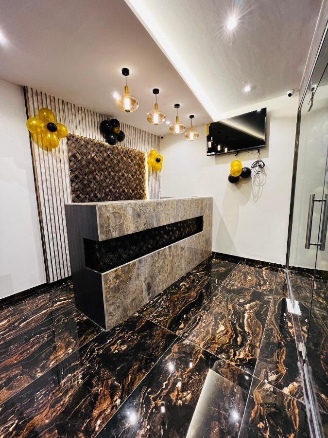 Hotel Classio Andheri - Near Dn Nagar Metro Station Bombay Extérieur photo