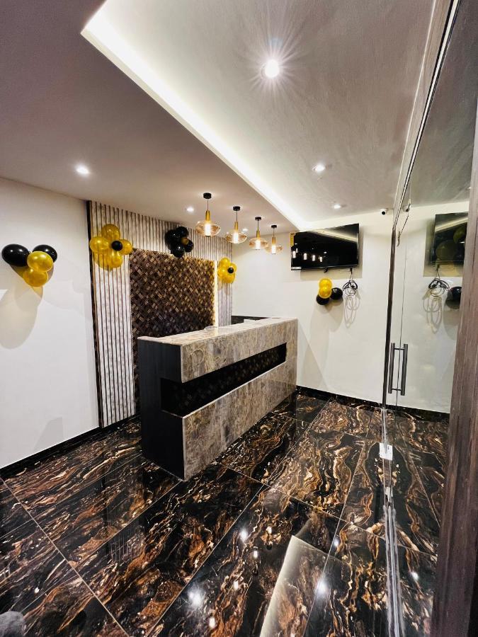 Hotel Classio Andheri - Near Dn Nagar Metro Station Bombay Extérieur photo