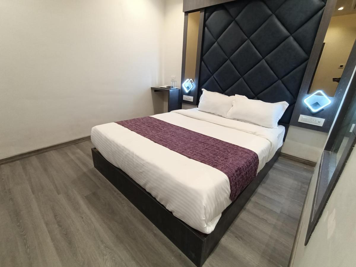 Hotel Classio Andheri - Near Dn Nagar Metro Station Bombay Extérieur photo