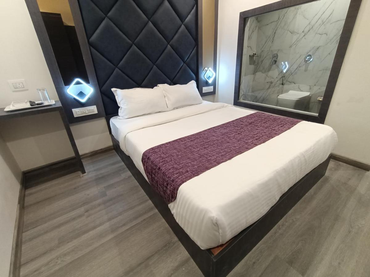 Hotel Classio Andheri - Near Dn Nagar Metro Station Bombay Extérieur photo