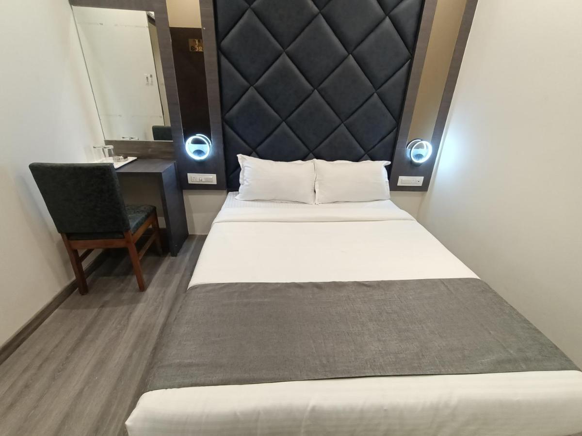 Hotel Classio Andheri - Near Dn Nagar Metro Station Bombay Extérieur photo