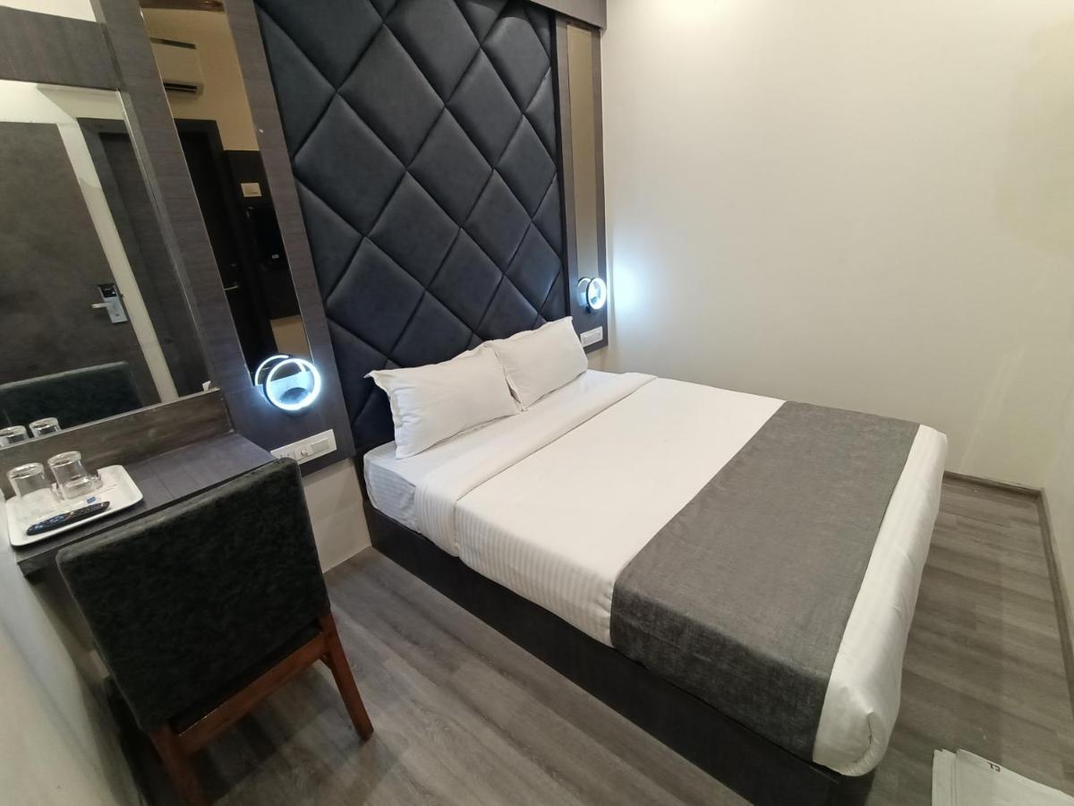 Hotel Classio Andheri - Near Dn Nagar Metro Station Bombay Extérieur photo