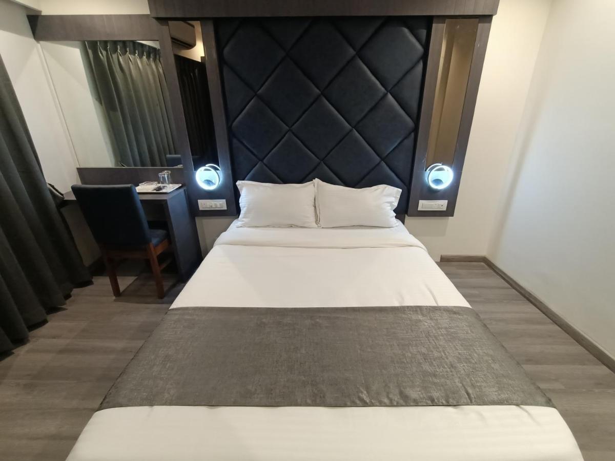 Hotel Classio Andheri - Near Dn Nagar Metro Station Bombay Extérieur photo