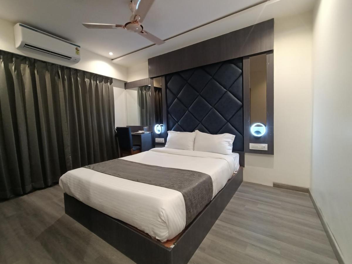 Hotel Classio Andheri - Near Dn Nagar Metro Station Bombay Extérieur photo