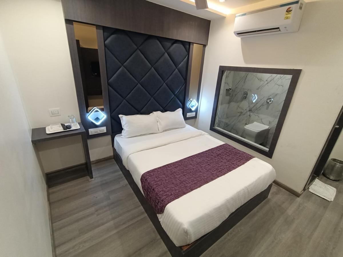 Hotel Classio Andheri - Near Dn Nagar Metro Station Bombay Extérieur photo
