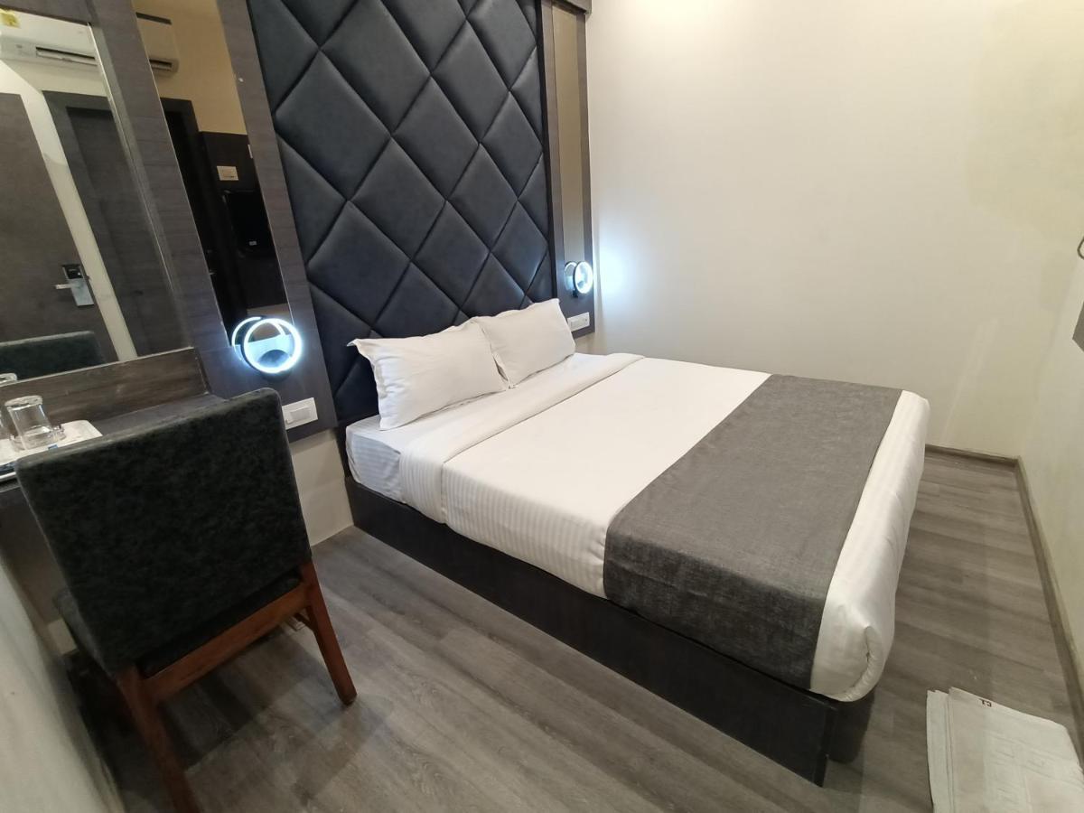 Hotel Classio Andheri - Near Dn Nagar Metro Station Bombay Extérieur photo