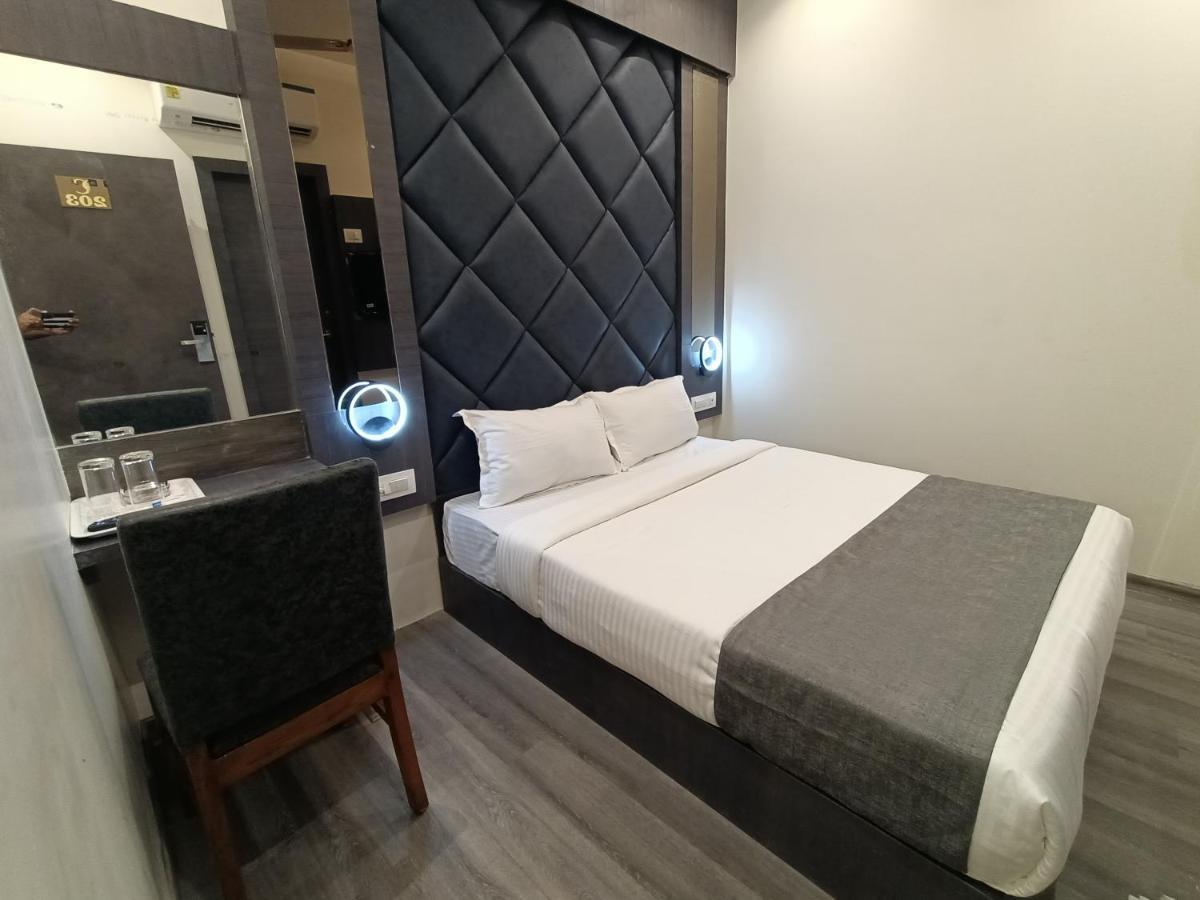 Hotel Classio Andheri - Near Dn Nagar Metro Station Bombay Extérieur photo