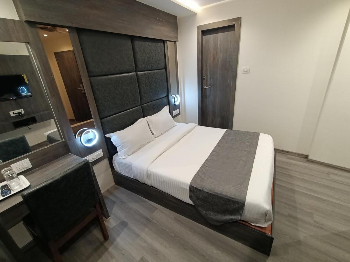 Hotel Classio Andheri - Near Dn Nagar Metro Station Bombay Extérieur photo