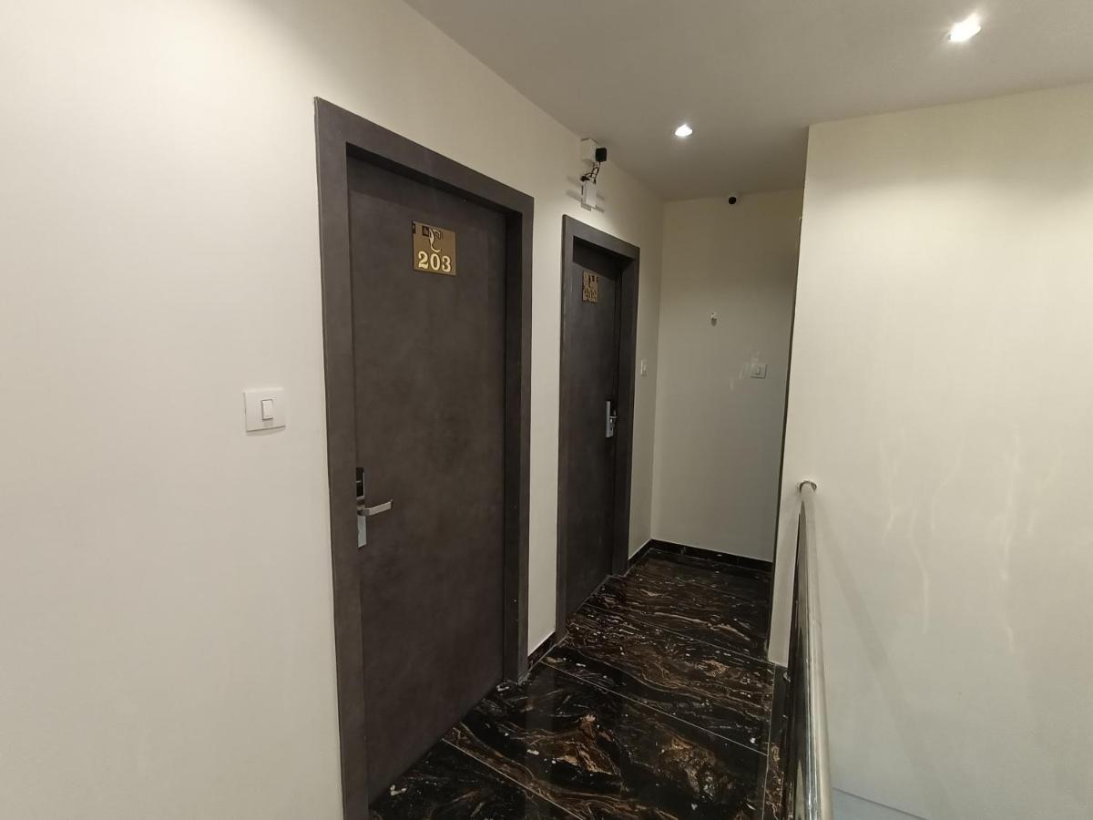 Hotel Classio Andheri - Near Dn Nagar Metro Station Bombay Extérieur photo