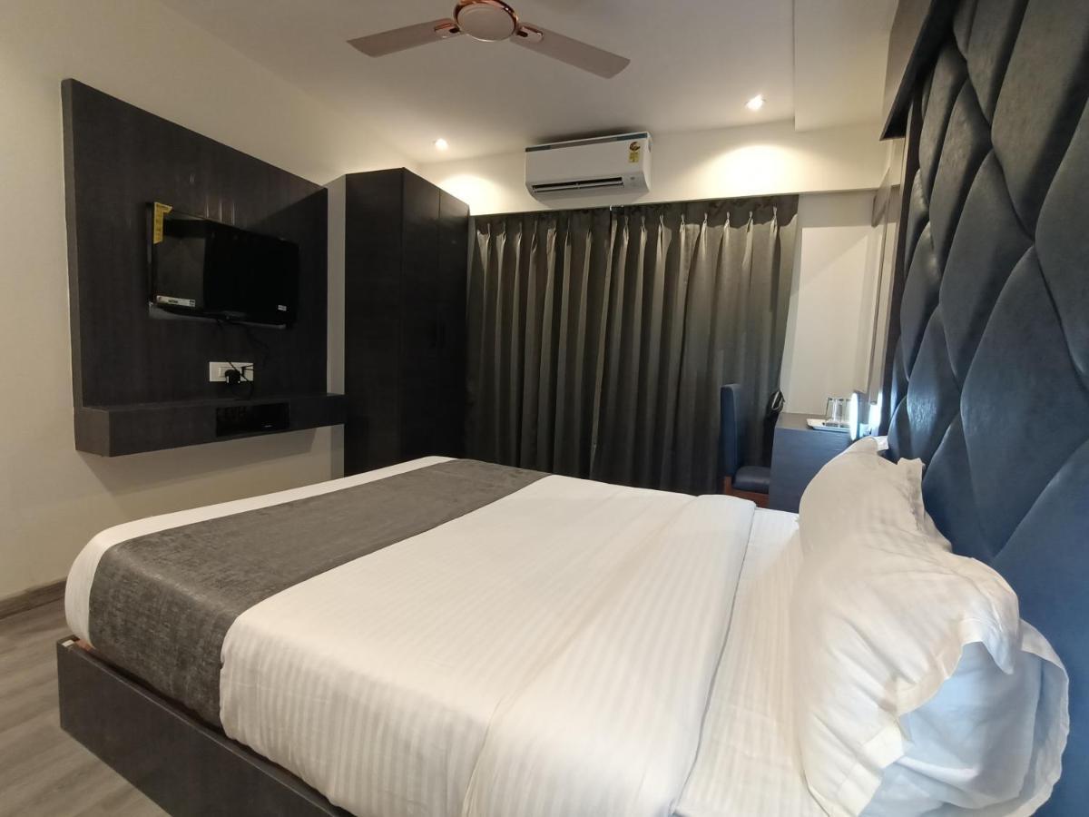 Hotel Classio Andheri - Near Dn Nagar Metro Station Bombay Extérieur photo