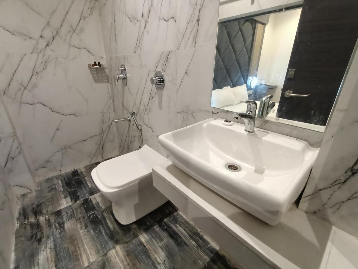 Hotel Classio Andheri - Near Dn Nagar Metro Station Bombay Extérieur photo