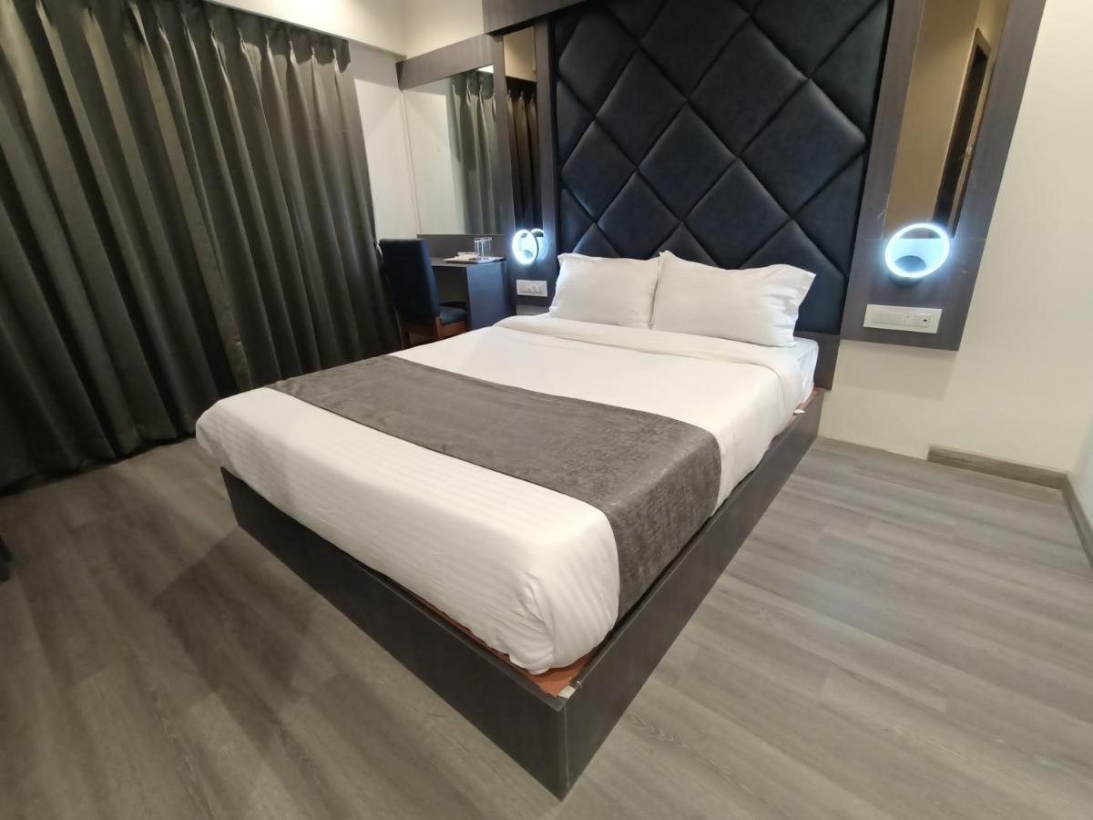 Hotel Classio Andheri - Near Dn Nagar Metro Station Bombay Extérieur photo