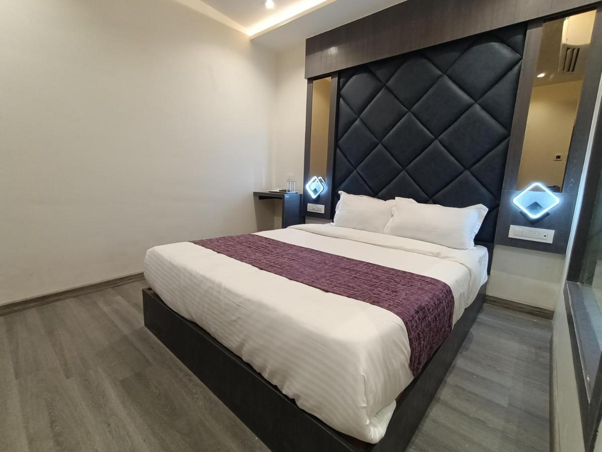 Hotel Classio Andheri - Near Dn Nagar Metro Station Bombay Extérieur photo