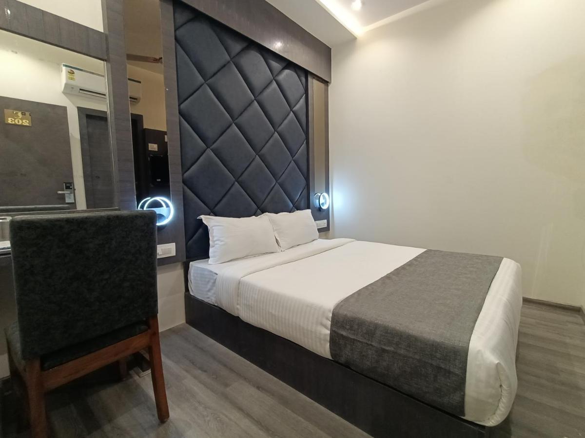 Hotel Classio Andheri - Near Dn Nagar Metro Station Bombay Extérieur photo